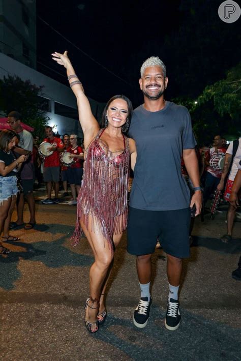 viviane araujo de calcinha|Viviane Araujo exibe corpão em look franjado e dá show de。